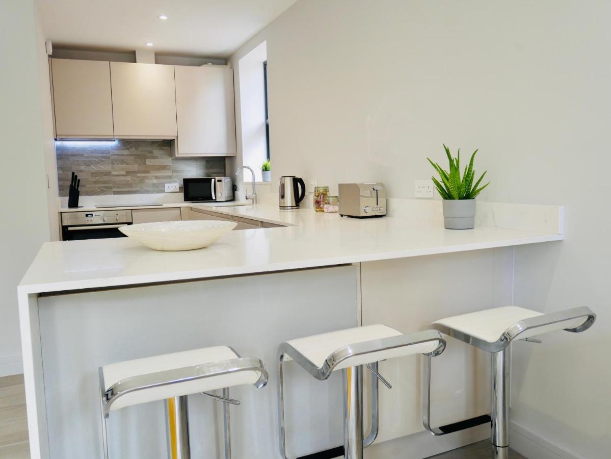 Beautiful Alumpointe Apartment - 400M To The Beach Борнмут Экстерьер фото